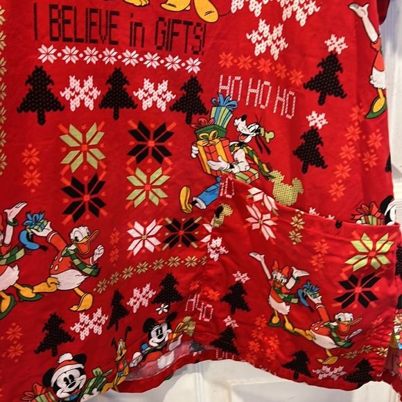 Christmas Scrub Top Disney women’s 2X Mickey Goofy Pluto Donald Daisy - Picture 6 of 12